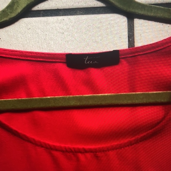 Red top - Picture 3 of 4